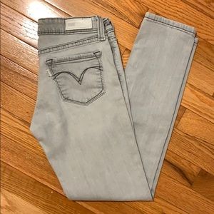Levi’s Low Rise, Skinny in Light Wash, 5/27 S